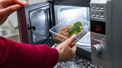 Hoe je eten op de juiste manier opwarmt om de voedingswaarde te behouden: de fout die iedereen maakt